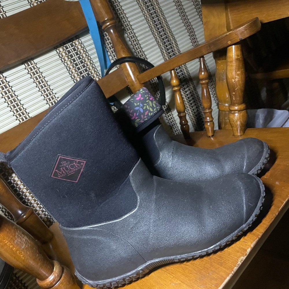 Women’s muck boots